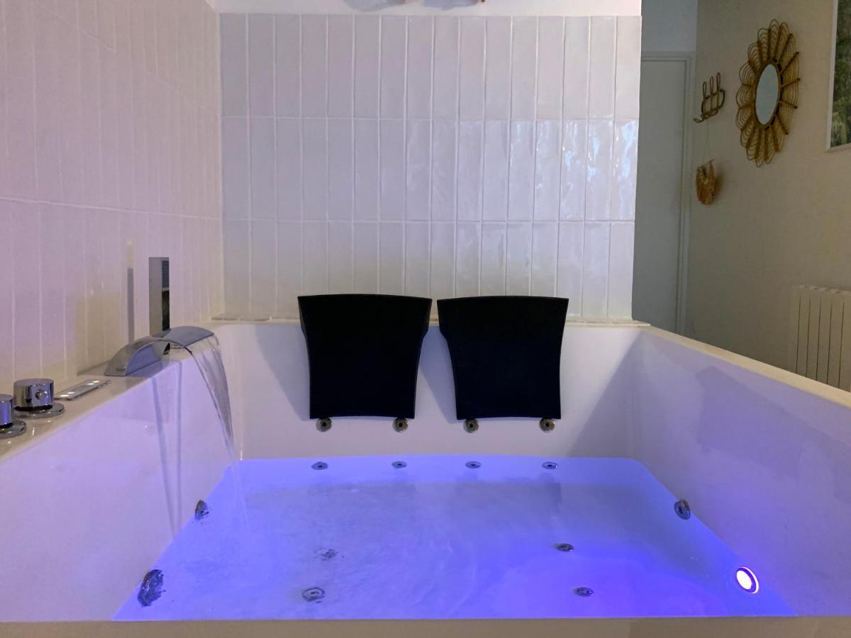 Bali Serenity Balneo Et Lit Rond Lagnieu Luaran gambar