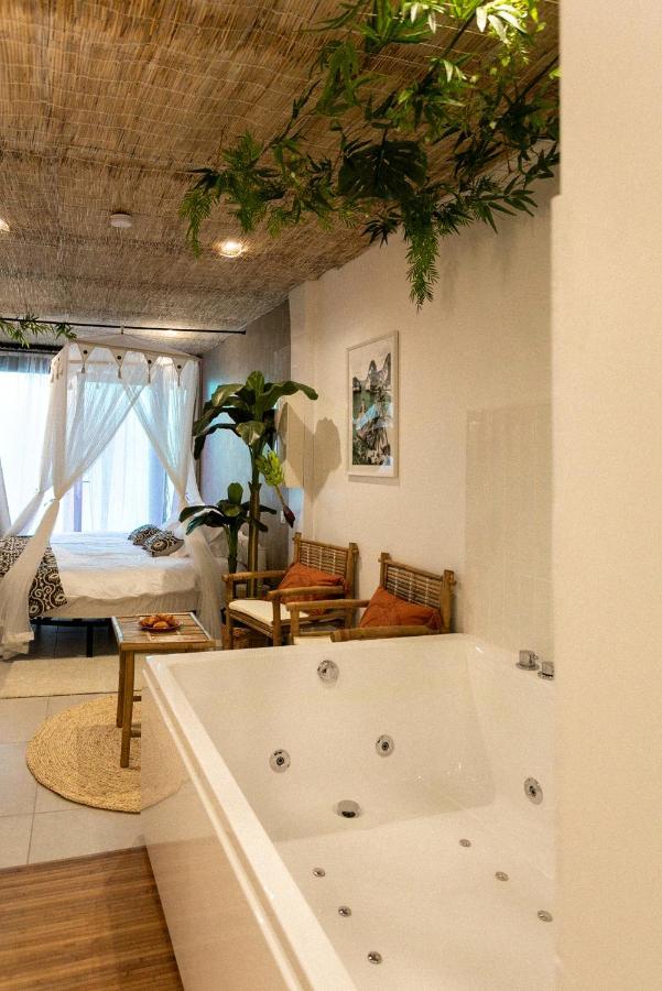 Bali Serenity Balneo Et Lit Rond Lagnieu Luaran gambar