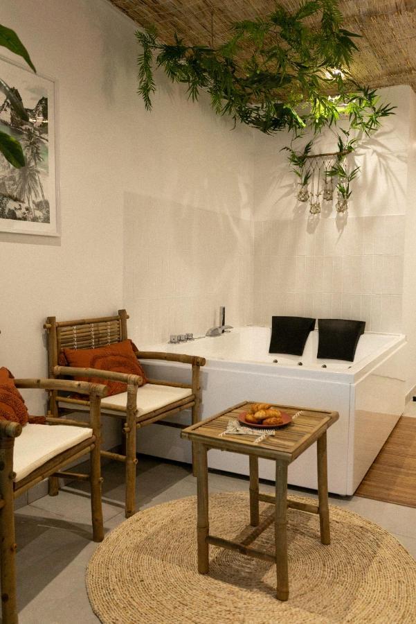 Bali Serenity Balneo Et Lit Rond Lagnieu Luaran gambar